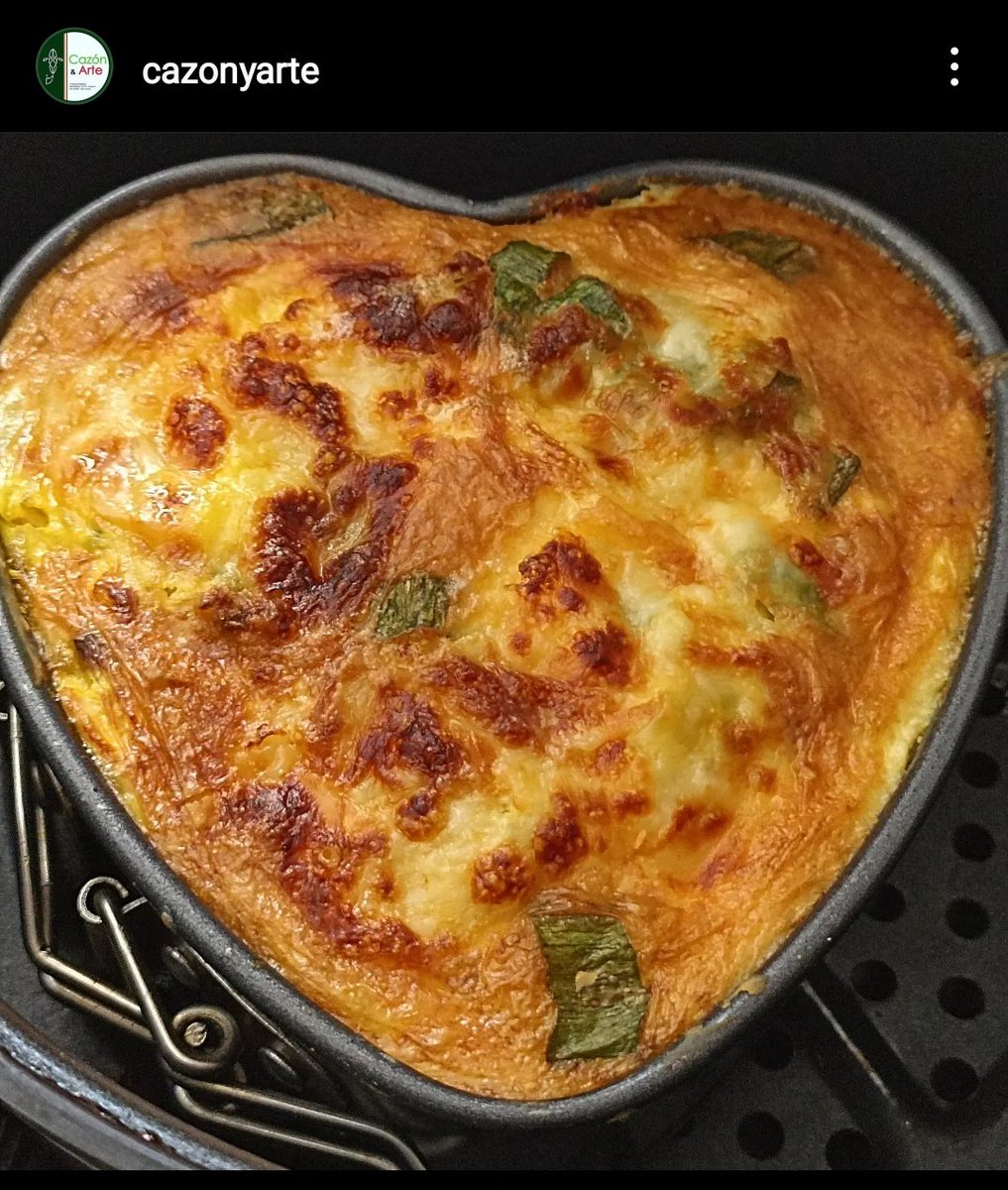 evevasquez77's tweet photo. Al corazón ❤️ se le llega por la boca también !!! ... 
Pastel de Chucho Riocaribero , recién salido del horno.
Porción 8$ , pedidos al 04129905714 
#pasteldechucho #deliveryccs #comidaempacada #saludable #cazonlovers https://t.co/QDx8pplB3Z