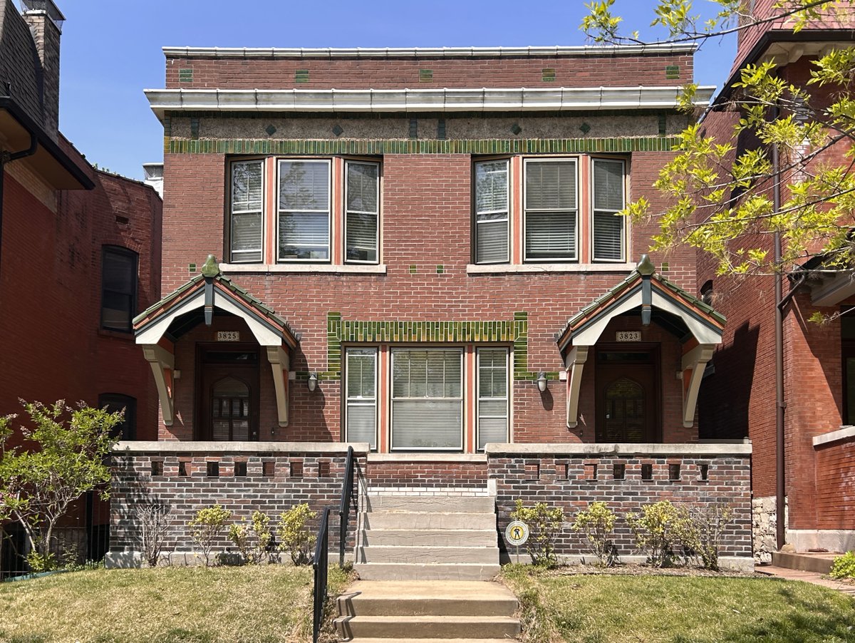 Chicken Joe 🐔 on Twitter "A two family flat on Utah Place in Tower