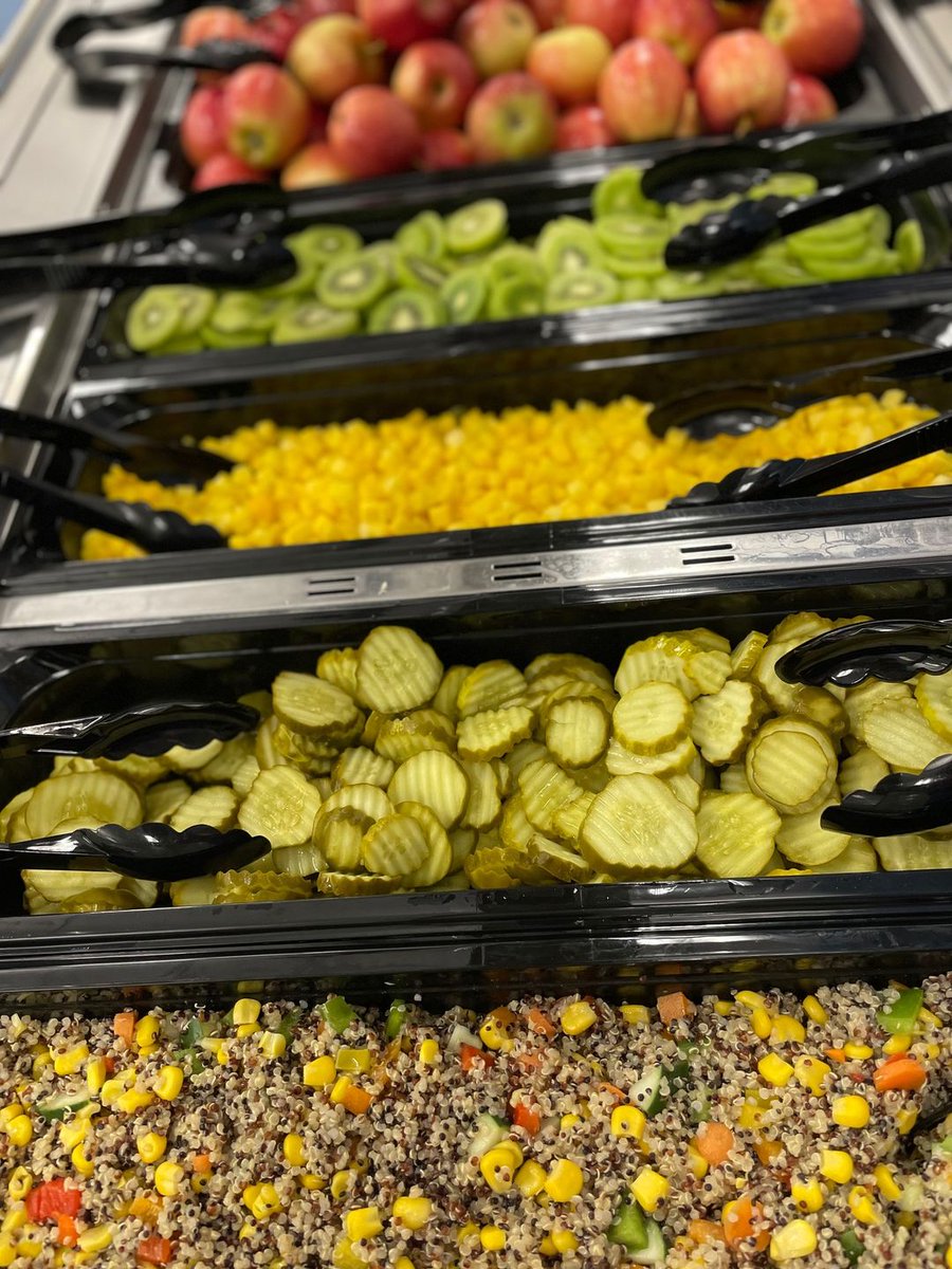 Fresh kiwis, apples, mangos, and quinoa salad. What are the kids excited for? The PICKLES! 😂
#SchoolMealsForAll #FeedKidsMA #schoolmealsthatrock #eattherainbow