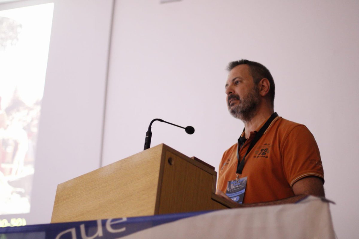 Physics_League's tweet photo. ¡Magnífica charla de @Divulgameteo! ¡En el arte hay más meteorología de lo que parece! Aunque para meteorología extrema la que le hemos hecho experimentar antes…

¡No os podéis perder mañana la conferencia de @SizeMattersBaby! https://t.co/rih9k45z0h