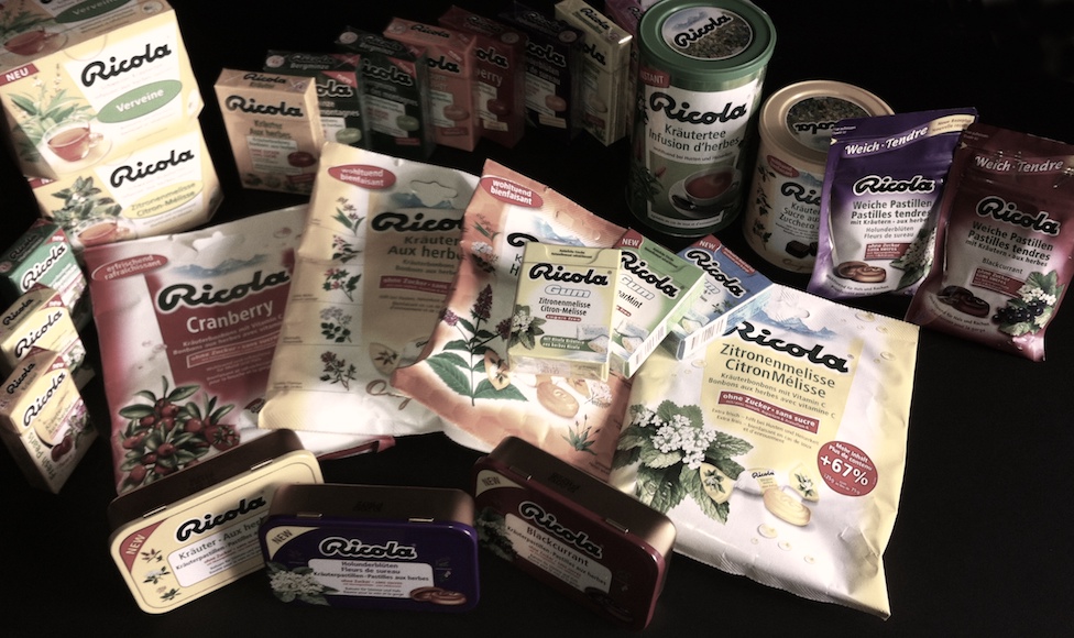 gstruchen's tweet photo. Manchmal offenbart ein Gegenstand seine Vielfältigkeit erst auf den 2. Blick. So ist es mir mit Ricolatäfeli ergangen. Mit den Verpackungen kann man nämlich lustige Finger-Puppen-Theäterli basteln. Verreckt, oder? Nur stellt sich jetzt die Frage: Wer hat's erfunden? Wäreliwär‽ https://t.co/z67RV8B1aN
