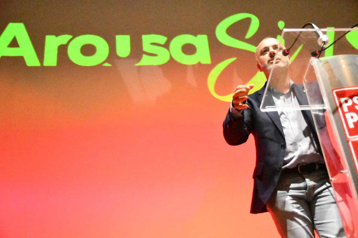 PsoePontevedra's tweet photo. Noite máxica en Arousa onde Luis Arosa será o terceiro alcalde e o terceiro alcalde socialista.

Forza, ilusión e moito orgullo do que somos quen de facer dende o PSdeG-PSOE.

❤️🌹 https://t.co/bkYwPreZC1