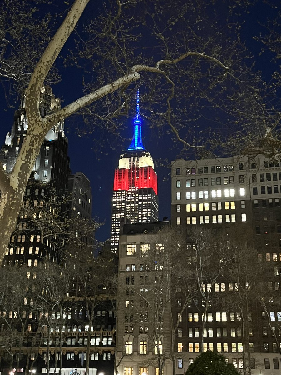 Elllinaras1's tweet photo. New York https://t.co/9bDTqw3ZpX