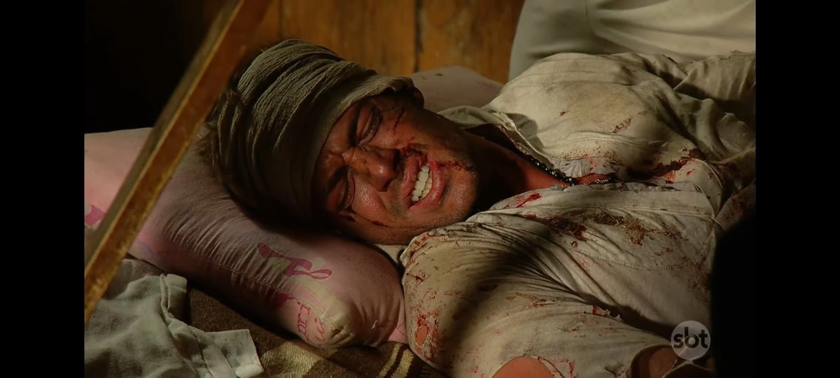 NovelasParaTS's tweet photo. Quando não está ajudando a Valentina ou o José Miguel, Sabino ajuda o Alessandro pra se recuperar #Sortilégio003 https://t.co/XNEB5Tittf