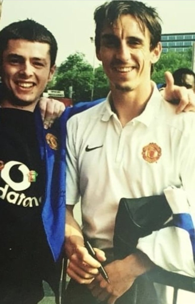 gav_fleming's tweet photo. Both laughed at for predicting a $hitty title win at Xmas @GNev2 
He got my autograph that day too. https://t.co/fL17UaEV6Z