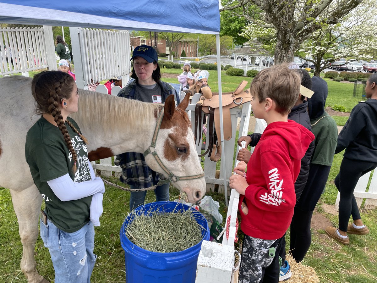 OJRSD's tweet photo. Today was Farm Day at OJR, featuring 1st grade students from throughout the district visiting @OJRHS  to celebrate our community's rich agricultural history! #OwenJAllTheWay https://t.co/kzV15g8bYB