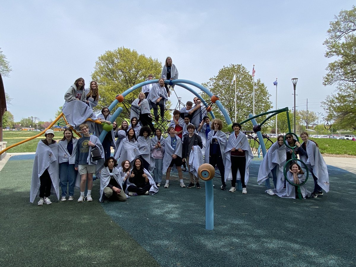 OlatheDS's tweet photo. DS picnic day! Each year we recognize our seniors with a celebration and a blanket to take with them on their journey after high school. @Olathe21st @olatheschools @JasonHermanON https://t.co/QzHUl5tVdU