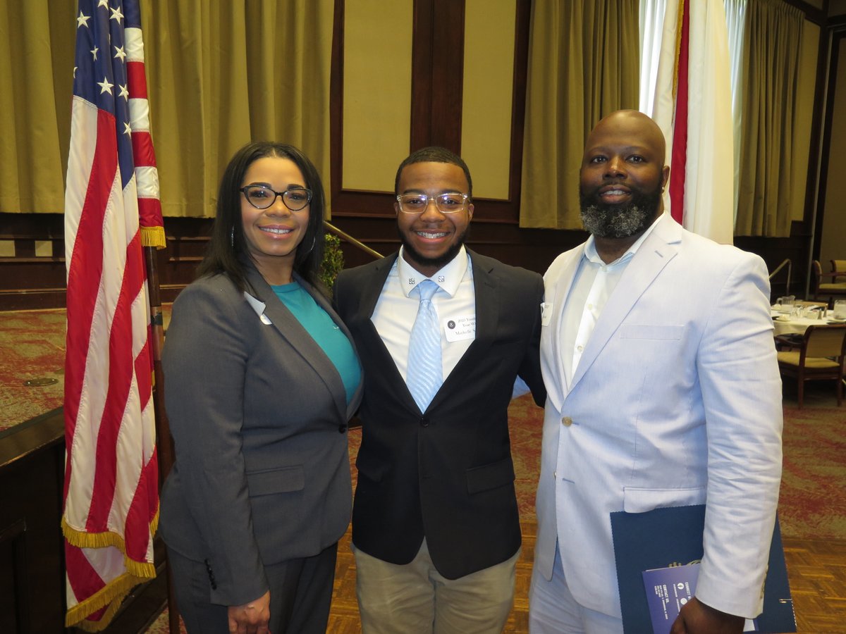 BhamCitySchools's tweet photo. Thousands will graduate this year in the #BHM metro area, but only two were selected as Youth of the Year by the @kiwanis_bham. Congratulations to #HuffmanHigh's valedictorian Markelle Scott -- Youth of the Year.  He represents the best in the @cityofbhamal. https://t.co/kh4WbpWwrd
