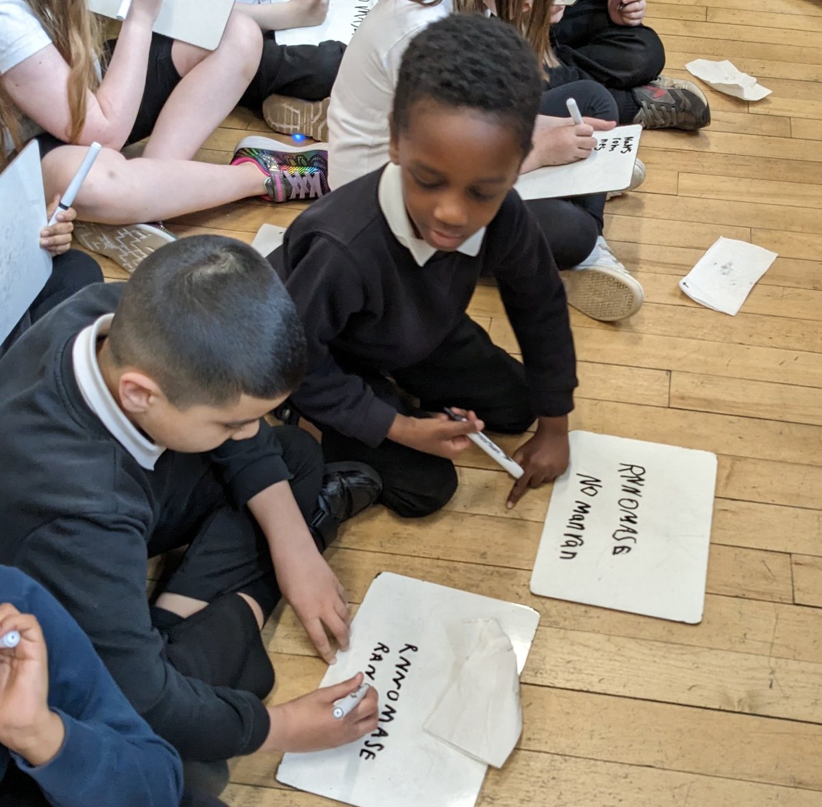 P3LorneStreet's tweet photo. We extended our work on vowels and consonants with a fun game of Countdown! 📝⏲️#vowels #consonants #spelling @LorneStreetPS @Channel4 @susie_dent @C4Countdown https://t.co/sf5nTW1lkF