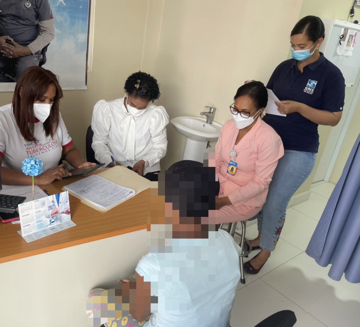 H_VillaIsabela's tweet photo. Estudio de costo catastróficos en personas afectadas con tuberculosis.
Oriéntate sobre los síntomas, y si tienes sospechas visítanos!
Recuerda que Tú salud esta primero.
#SNS #SNSRD #Hmvi Servicio Nacional de Salud -SNS-Diario Villa IsabelaNoticias Parte Oeste, Puerto Plata https://t.co/BAVfkabBty