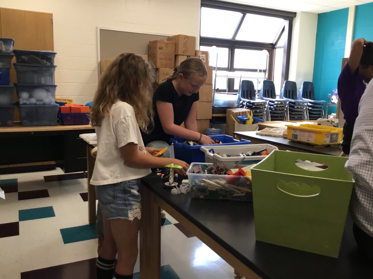 BRESStudentTwe1's tweet photo. Bres robotics team! We are a team of 4th and 5th graders with awesome robots and doing great missions 😊 https://t.co/ns9F39WFLP