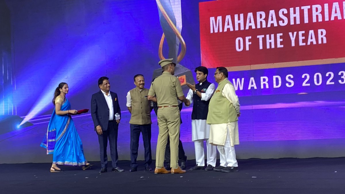 noorulhasanips's tweet photo. Received Lokmat Maharashtrian of the year 2023 IPS category award.
Thank you everyone for your wishes and support 🙏 https://t.co/VxygzGKJHg
