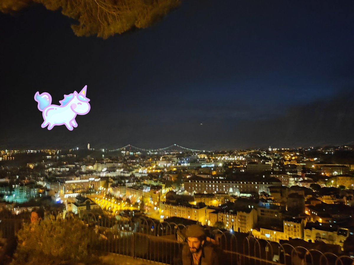 Lisbon at night is a magical place. The city transforms into a wonderland🤩 And if you're lucky, you might even catch a glimpse of a unicorn trotting by, spreading joy and enchantment wherever it goes🧙💫🦄#LisbonAtNight #MagicalCity #Unicorns #Enchantment