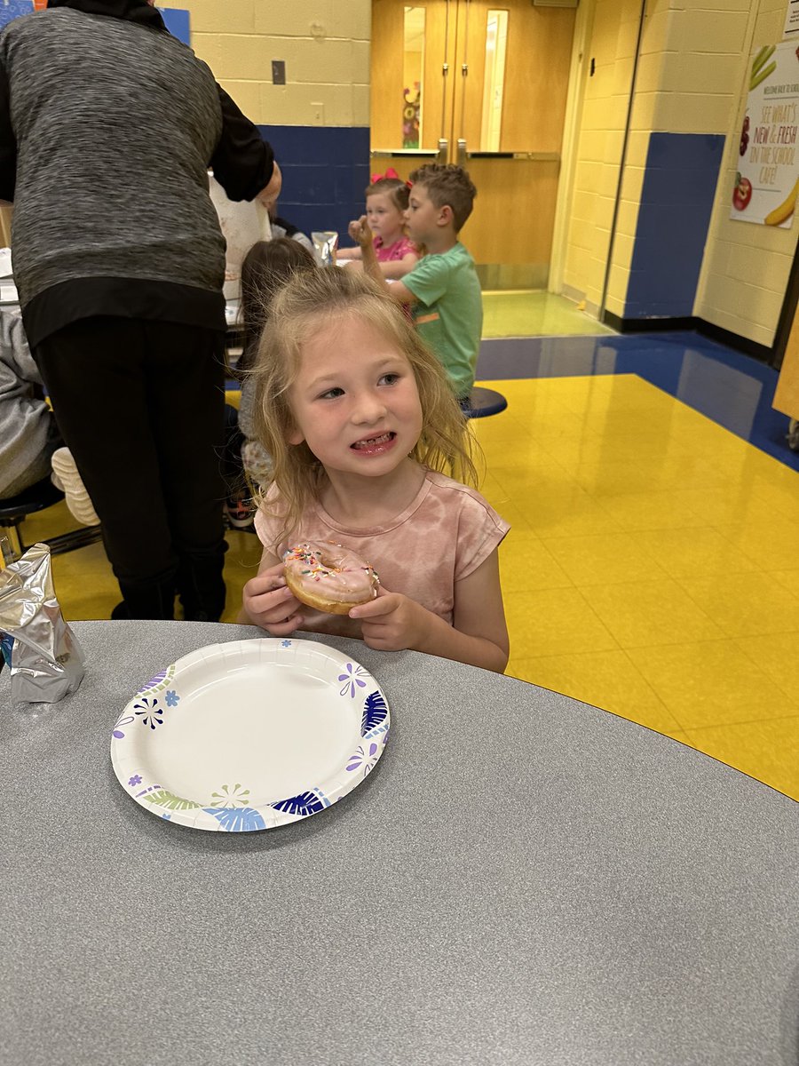MrsSmuda's tweet photo. Happiness is the Raise Craze Donut Party! Thank you to all who donated and to the Barnegat Elementary PTA! #RaiseCraze #1Barnegat #BarnegatInspires @LMDS_preschool @BarnegatElemPTA https://t.co/C0m23je0TR