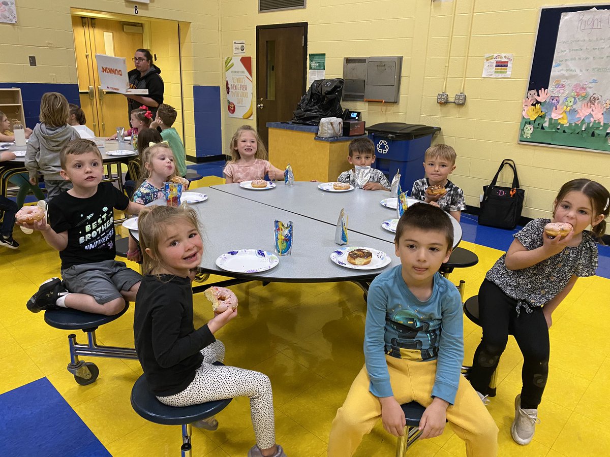 MrsSmuda's tweet photo. Happiness is the Raise Craze Donut Party! Thank you to all who donated and to the Barnegat Elementary PTA! #RaiseCraze #1Barnegat #BarnegatInspires @LMDS_preschool @BarnegatElemPTA https://t.co/C0m23je0TR