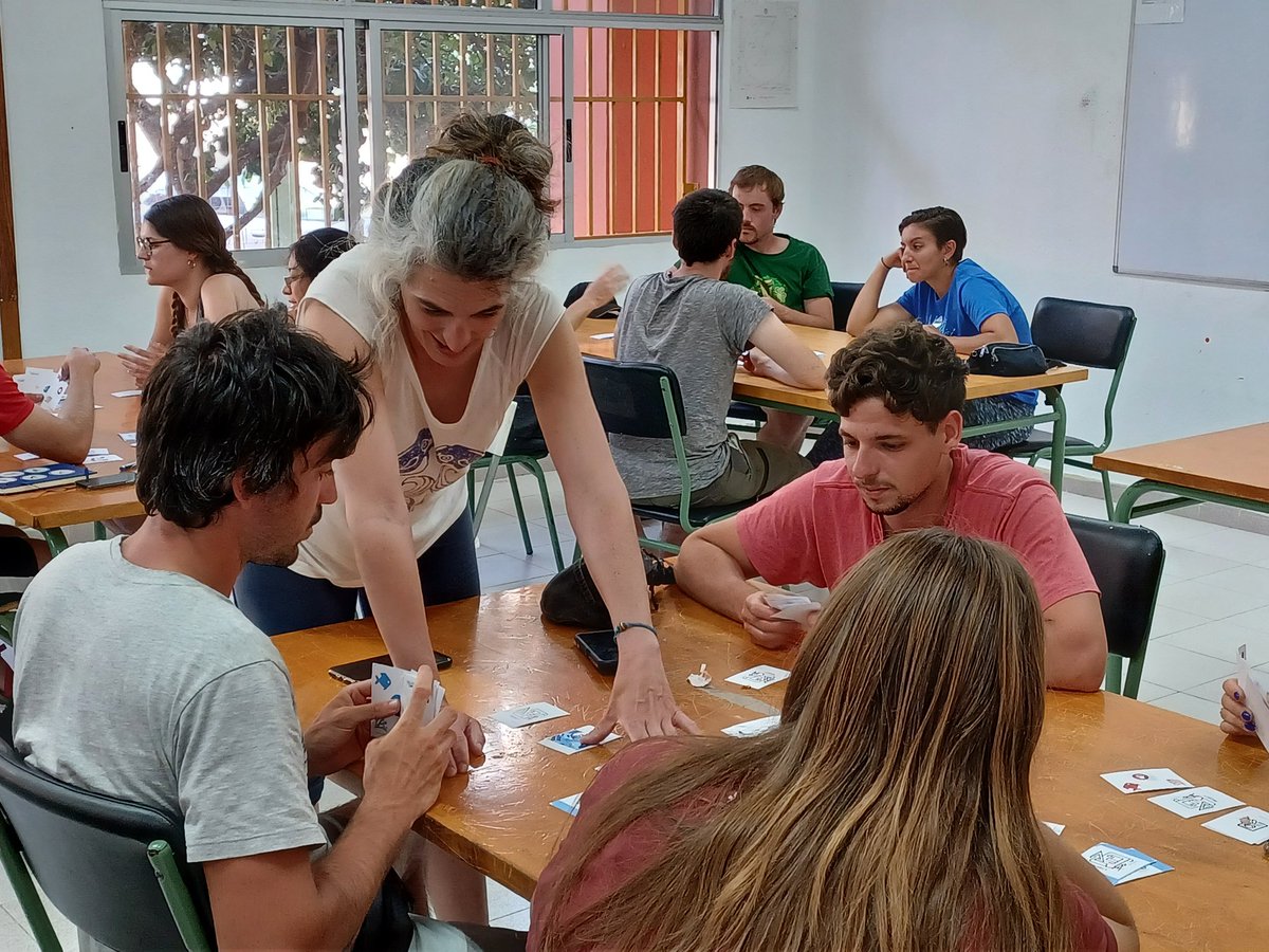 Students from @biotropicalMS master (@CSIC, @UIMP) have tested the prototype and participated in the co-creation of a card game on #waveenergy, which we are developing  in @AZTI, in the context of @safewaveproject. Thanks to @biotropicalMS for the great contributions!