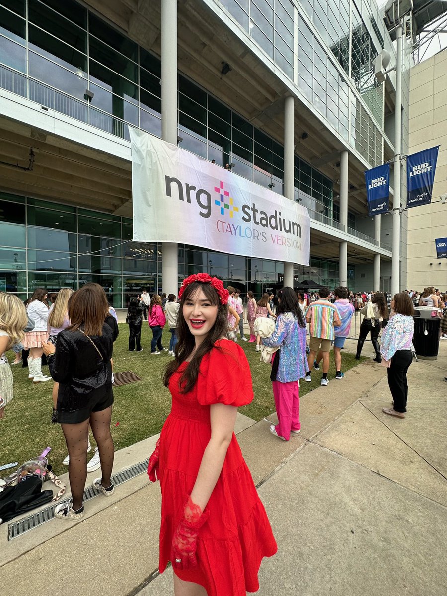danielleturk67's tweet photo. @NissanStadium represented two of my favorites 💜♥️ https://t.co/WUTy0HpEYE