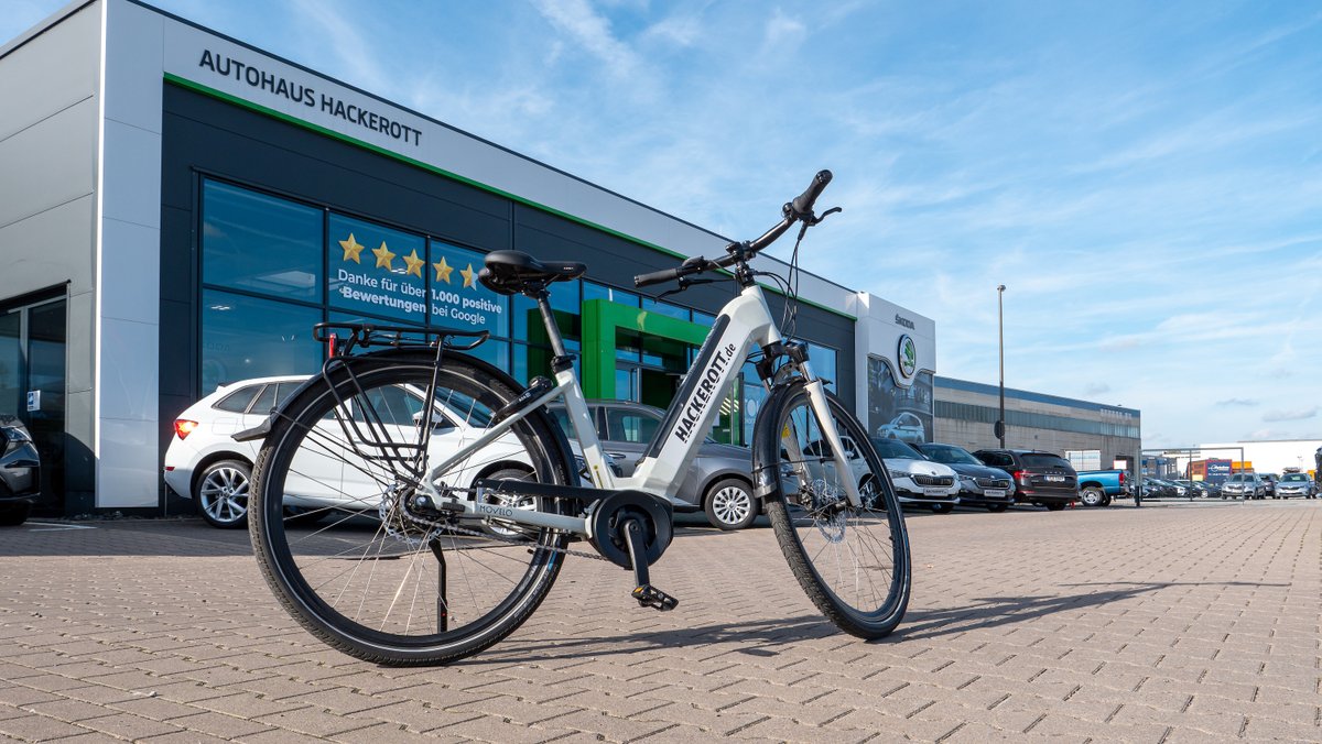 Hackerott_de's tweet photo. ☀️Passend zum guten Wetter heißt es bei #HACKEROTT jetzt wieder: #eBike 🚴 oder #Ersatzwagen 🚗 beim Werkstattbesuch. ihr habt die Wahl!
 
#Hannover #Nachhaltigkeit https://t.co/CrismDg6Ve