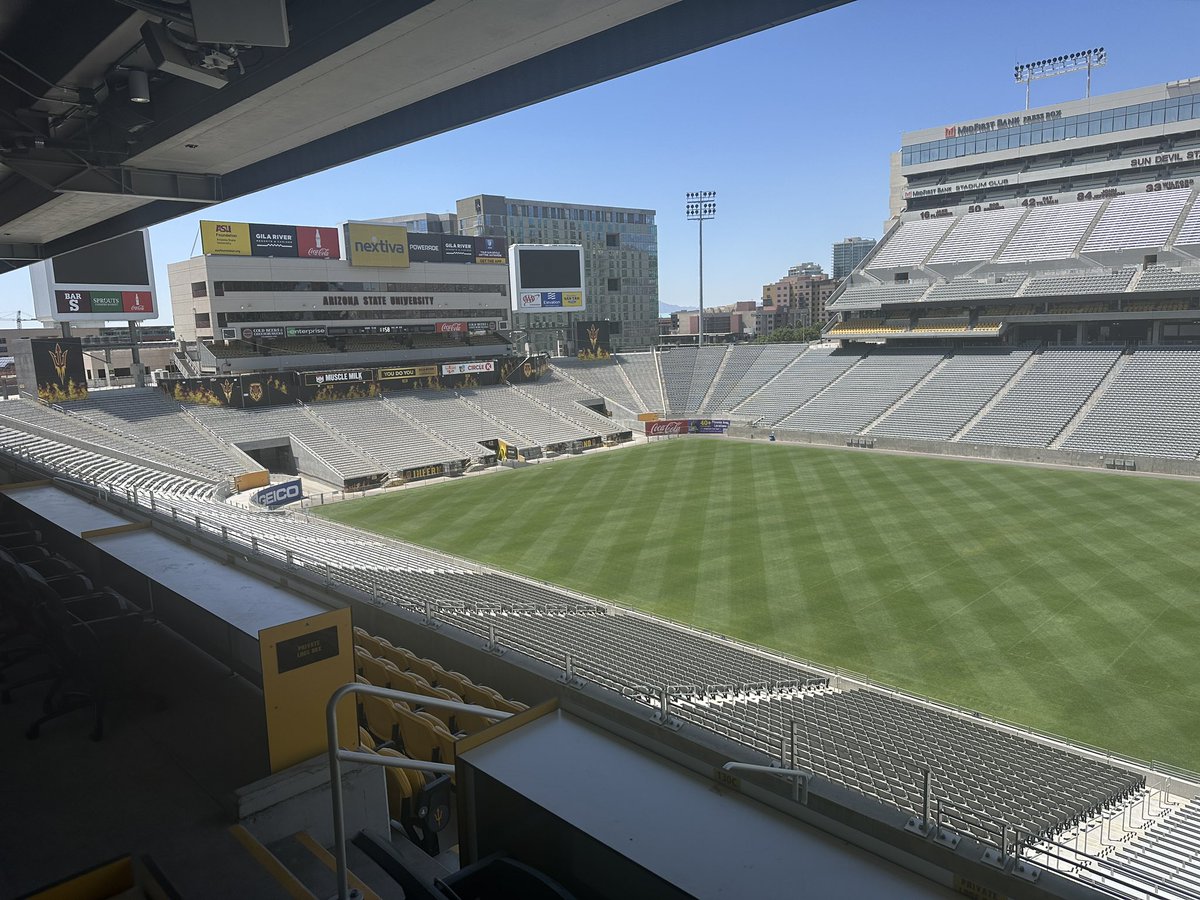 paigeoncyber's tweet image. First timer at @PHXStartupWeek! Loving the content and of course this view! 🔱🏈😊 #SecureLabs #StartUp #Networking