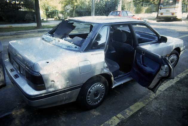 joseantoniokast's tweet photo. Asi quedó el auto de Jaime Guzman cuando fue asesinado. Para que lo sepa la Presidenta del PPD antes de hacer comparaciones odiosas e irresponsables. https://t.co/urUqg3d1R6