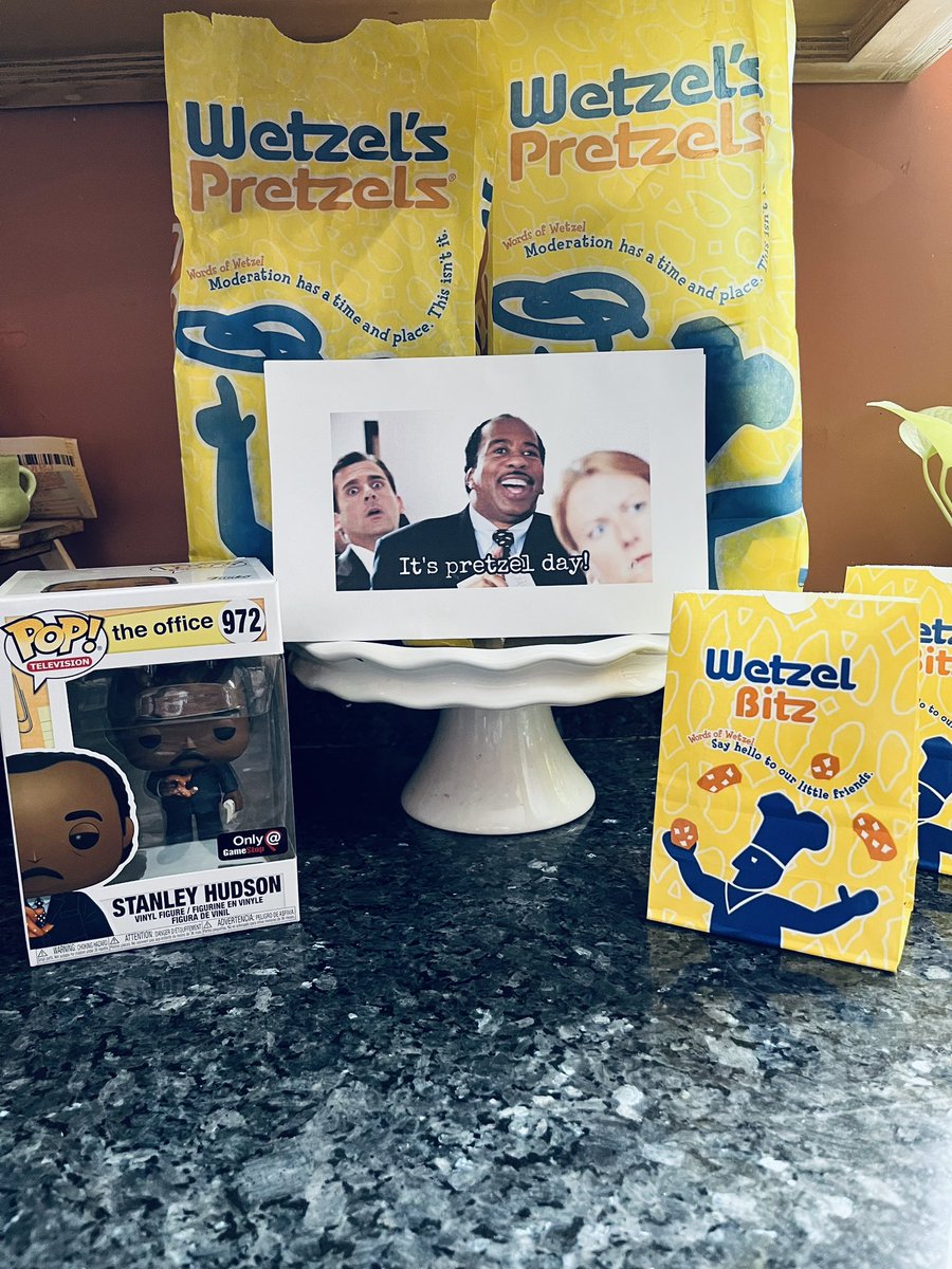 ella_ni67's tweet image. It is #PretzelDay 🥨. They are delicious, they are good for me, it’s the perfect way to start the day. @wetzelspretzels