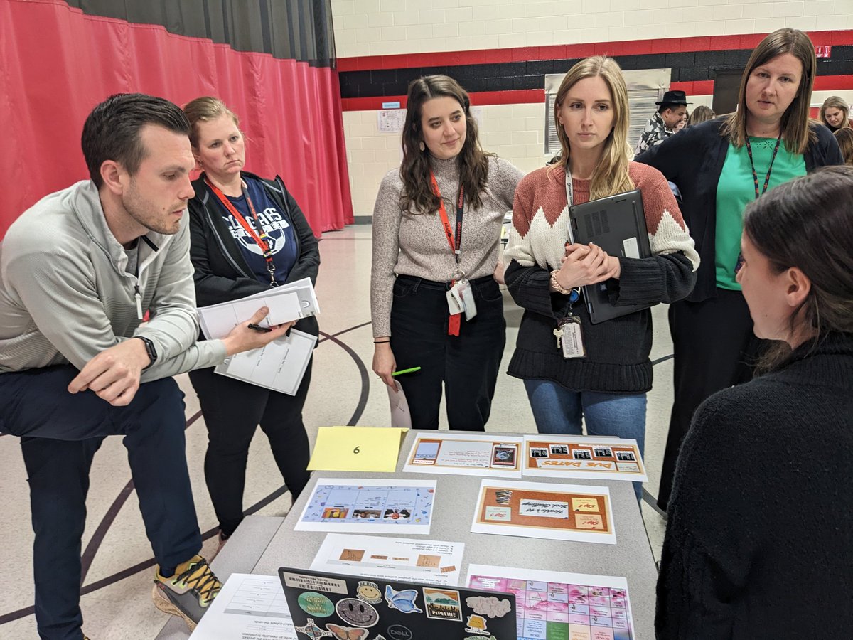 KenHaase27's tweet photo. #Engaged in sharing how we differentiate independent work to push our students! #TeachersTeachingTeachers #EveryMinuteCounts #StayandStray #BeStevenson @DonnaBenhart @SKrizmis https://t.co/SeczeAShJr