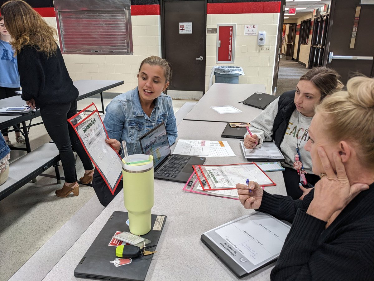 KenHaase27's tweet photo. #Engaged in sharing how we differentiate independent work to push our students! #TeachersTeachingTeachers #EveryMinuteCounts #StayandStray #BeStevenson @DonnaBenhart @SKrizmis https://t.co/SeczeAShJr