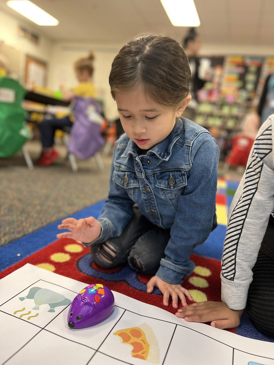 mrsjones72812's tweet image. Kindergarteners at @ChrisYungES recycled and trashed items with our robot mice! Ms. Qura’s class are awesome little programmers! ♻️🗑️@PWCSScience #k2cantoo #codingmice #codeandgo