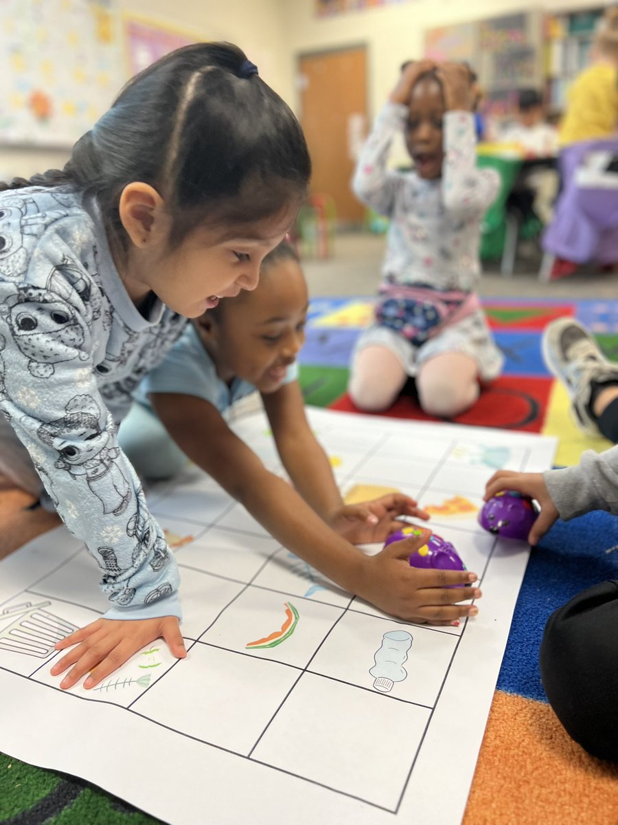 mrsjones72812's tweet image. Kindergarteners at @ChrisYungES recycled and trashed items with our robot mice! Ms. Qura’s class are awesome little programmers! ♻️🗑️@PWCSScience #k2cantoo #codingmice #codeandgo
