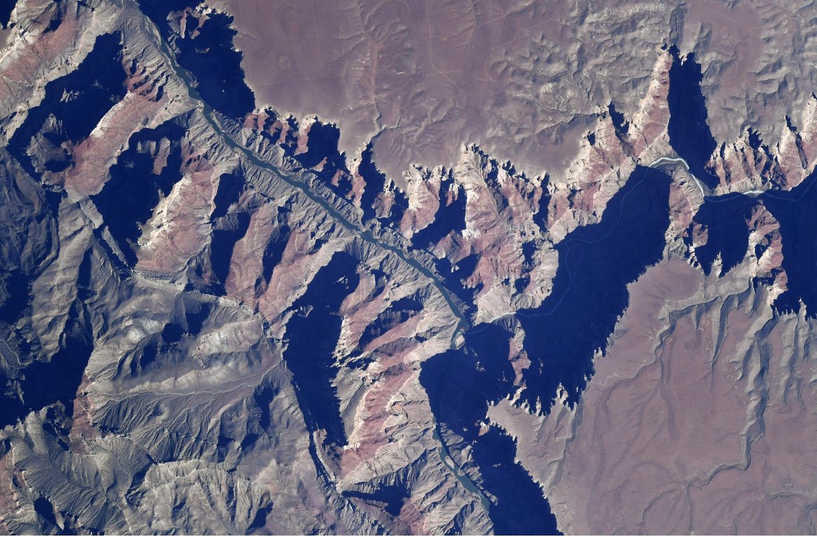 Shane Kimbrough (@astro_kimbrough) on Twitter photo Sharing these @grandcanyonnps pics in honor of #nationalparksweek. Such an amazing perspective of the Grand Canyon from <a href="/Space_Station/">International Space Station</a> 250 miles above Earth. Want to hike this one of these days #nasa #iss #grandcanyonnationalpark Sharing these @grandcanyonnps pics in honor of #nationalparksweek. Such an amazing perspective of the Grand Canyon from <a href="/Space_Station/">International Space Station</a> 250 miles above Earth. Want to hike this one of these days #nasa #iss #grandcanyonnationalpark
