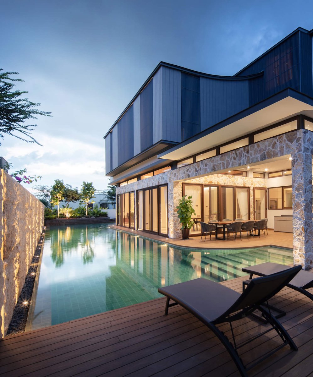 AmazingArchi's tweet photo. Rén House in Jalan Senandong, Singapore by EHKA Studio
Read more: https://t.co/te9L3dKspm
Photography: Finbarr Fallon

#house
#singapore

#architect
#architecture
#amazingarchitceture

#home #realestate #pool #interiordesign #asia https://t.co/knaWWeUzK7