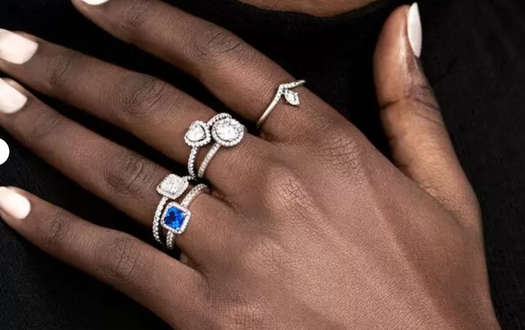 ankabel_'s tweet image. Pandora tiene los anillos de compromiso más bonitos y económicos para arruinarse en la pedida ift.tt/Tn5w3tI