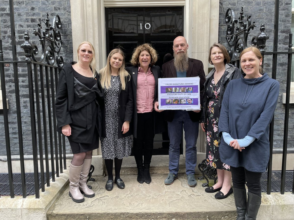 Placementchange's tweet image. A brilliant day yesterday delivering the Duty of Care petition to 10 Downing Street, followed by an opportunity to get MP backing for the parliamentary debate. I’m so proud to be part of @TheLearnNetwork and it was so inspiring meeting those also in @ForThe100_