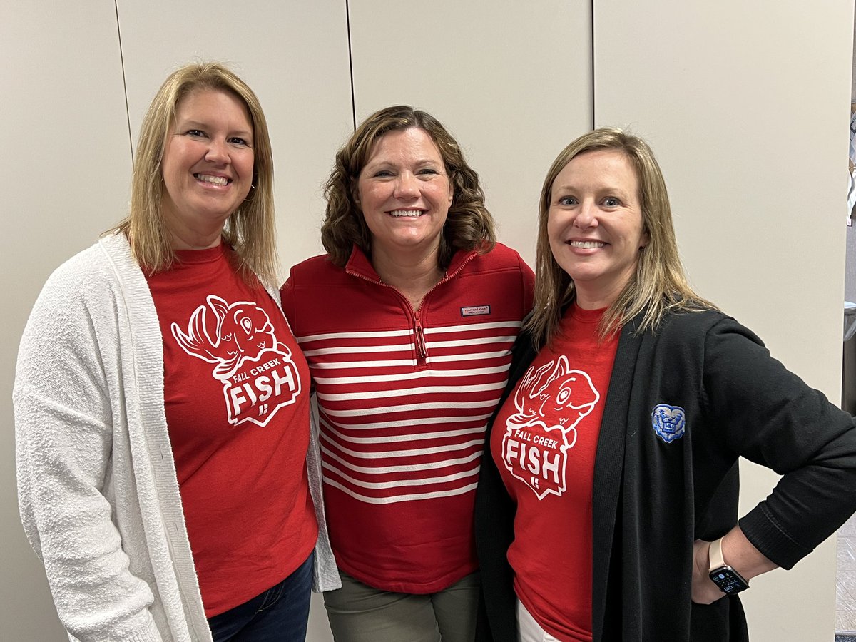 TherisaSeymour's tweet photo. It’s Administrative Assistant Day! 🤗
We are VERY thankful for Mrs. Hake, Mrs. Sloan and Mrs. Huxford! ❤️
#FCEfish @FCEhse #celebrate https://t.co/JrhswZ4TaE