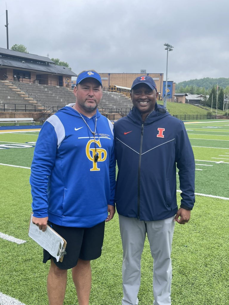 Great having @CoachGMcDonald from @IlliniFootball here at practice today to watch our Highlanders practice… Big Things Happening on The Mountain…#WeAreGP #HighlandersPlayOnSaturday 🏈