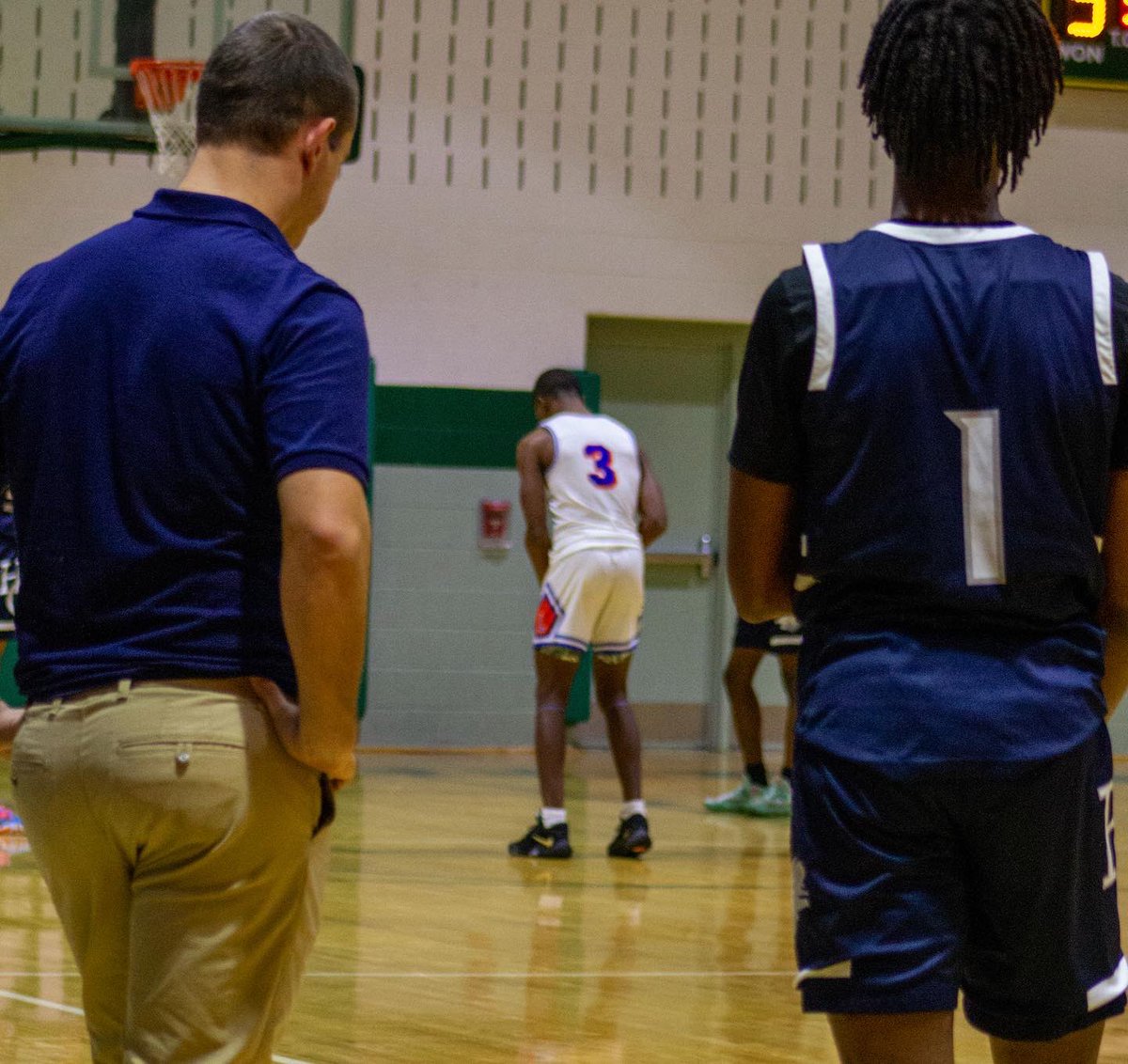 Congrats to @Ellis_Williams6 on his college decision. Appreciate everything he’s done. Stayed humble and hungry throughout his record setting year. Thanks to the <a href="/UMOMBB/">UMO Basketball</a> staff for welcoming him into their great program. Time to win every single day