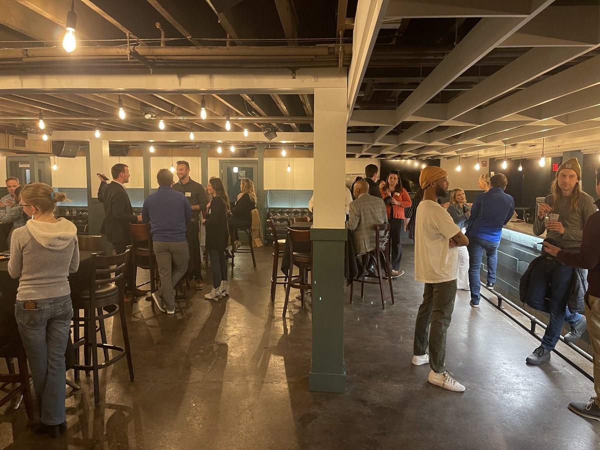GVAlumDet's tweet photo. Thank you to everyone who came out for our social event at Jolly Pumpkin tonight! 

We had a great time meeting fellow Metro #Detroit Laker alumni, reminiscing, and networking. 

Stay tuned for our next event!⚓ https://t.co/pkrHfv8cmc