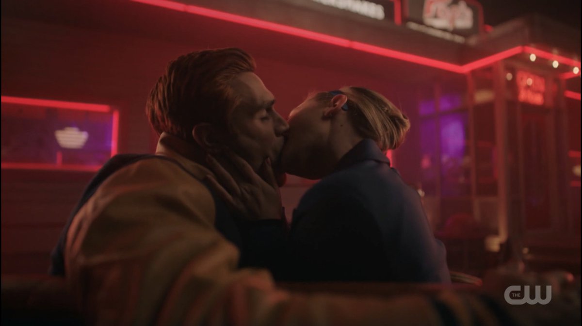 RiverdaleDark's tweet photo. Here's a question that just occurred to me, don't know if this one has been discussed before: #Barchie or #Varchie? https://t.co/Tle5nD9eGu