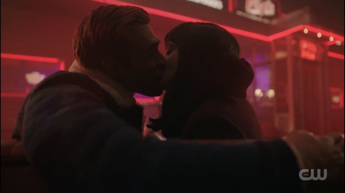 RiverdaleDark's tweet photo. Here's a question that just occurred to me, don't know if this one has been discussed before: #Barchie or #Varchie? https://t.co/Tle5nD9eGu