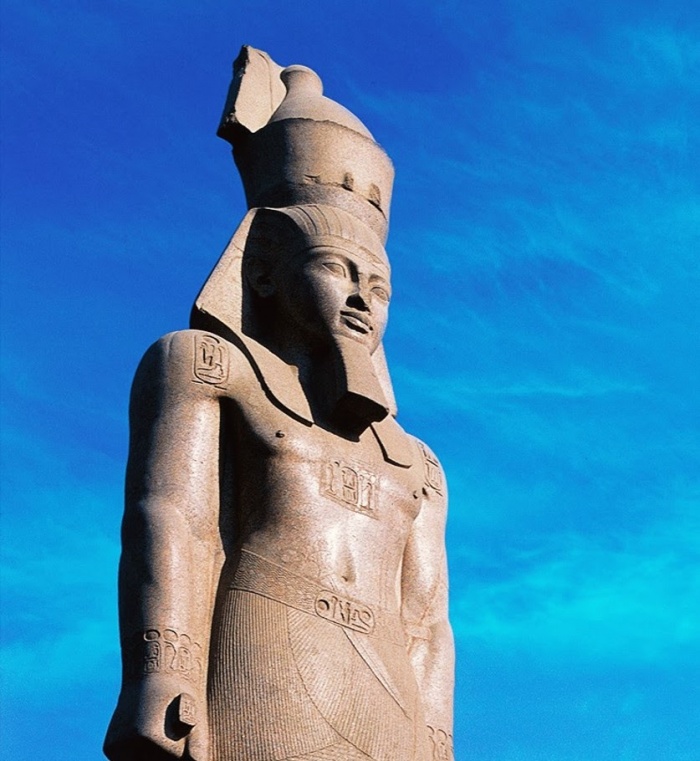 1/ Today a deep dive on the modern history of an ancient statue, the colossus of Ramesses II from ancient Memphis. #Ramesses #Ramses #Egypt #Egyptology #history #art #archaeology #archaeohistoires #ancient #antiquity #رمسيس  #Ramsès #ラムセス #拉美西斯 #Ramesse #람세스 #Ramzes