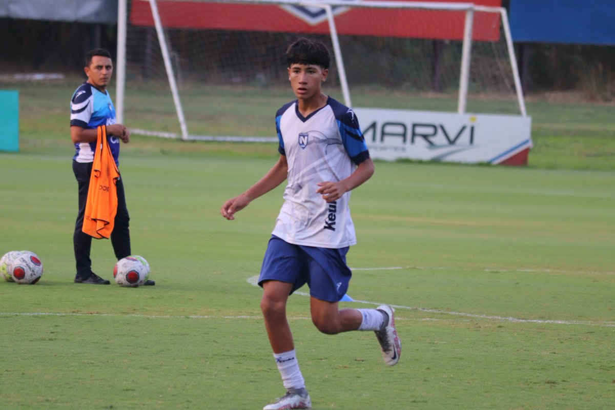 Fenifutnica's tweet photo. 💯 Primer entrenamiento de la Selección U15 Masculina en el Proyecto Gol en 🇨🇷

✅👊 Trabajando en equipo hasta el final 💥 https://t.co/jF38UIK8rH