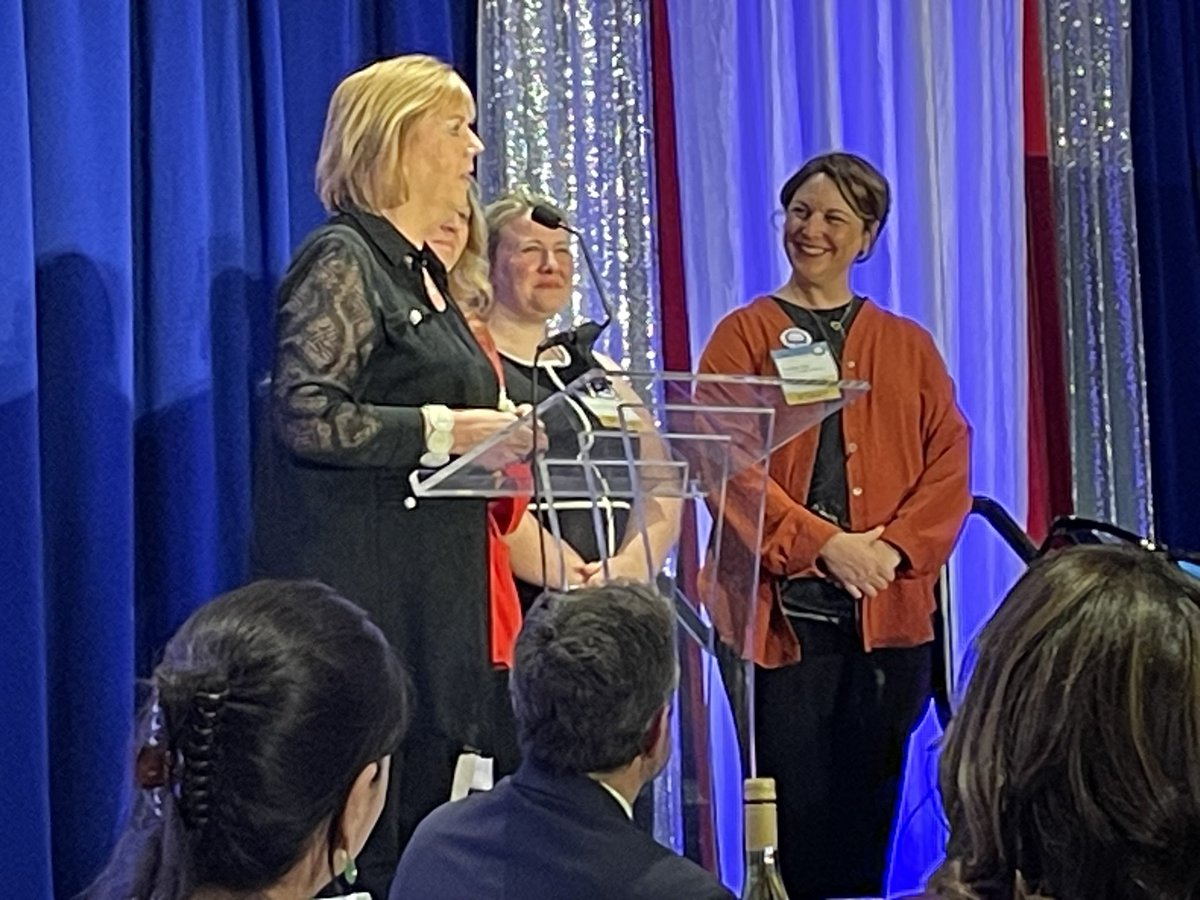 Thank you 🙏@AnnMaura, @jenniferney and @Voices4Service team for another outstanding #FriendsOfService awards ceremony and for tirelessly advocating for @AmeriCorps for 20 years. The national service movement is grateful for your efforts & excited about the next 20!