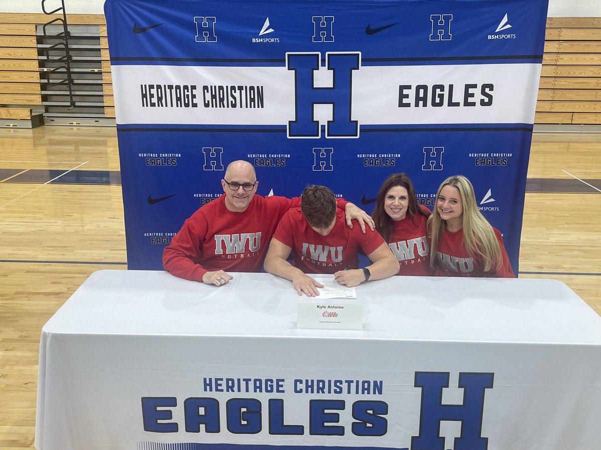 Made it official today!
Ready for my next chapter
<a href="/Coach__AT/">Austin Taylor</a> <a href="/Coach_Rode/">Andrew Rode</a> @Kyle_RayHCS <a href="/xfactorQB/">Anthony Morelli: X-Factor QB Academy</a>