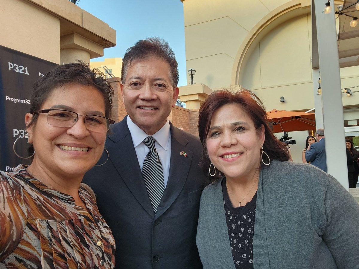 shayivn83's tweet photo. Mayor Oscar Leeser, El Paso, TX
Mayor Ken Miyagishima, Las Cruces, NM
Mayor Cruz Perez Cuellar, Juarez MX
#RegionofMayorsPanel
#Progress321 https://t.co/Hmc0bdvgwJ