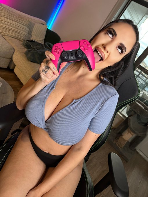 Join me on discord!   https://t.co/33MkVZvrJ6 https://t.co/PY6LZbYg64<a href="/tag/ootd"class="tags"><span>#ootd</span></a>