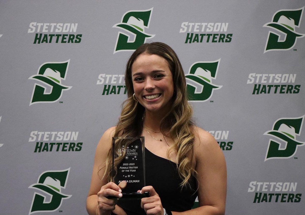 StetsonSoftball's tweet photo. 𝓗𝓪𝓽𝓽𝓮𝓶𝓶𝔂𝓼. 🤠

#morethanme | #GoHats https://t.co/Jg9nrDXvik