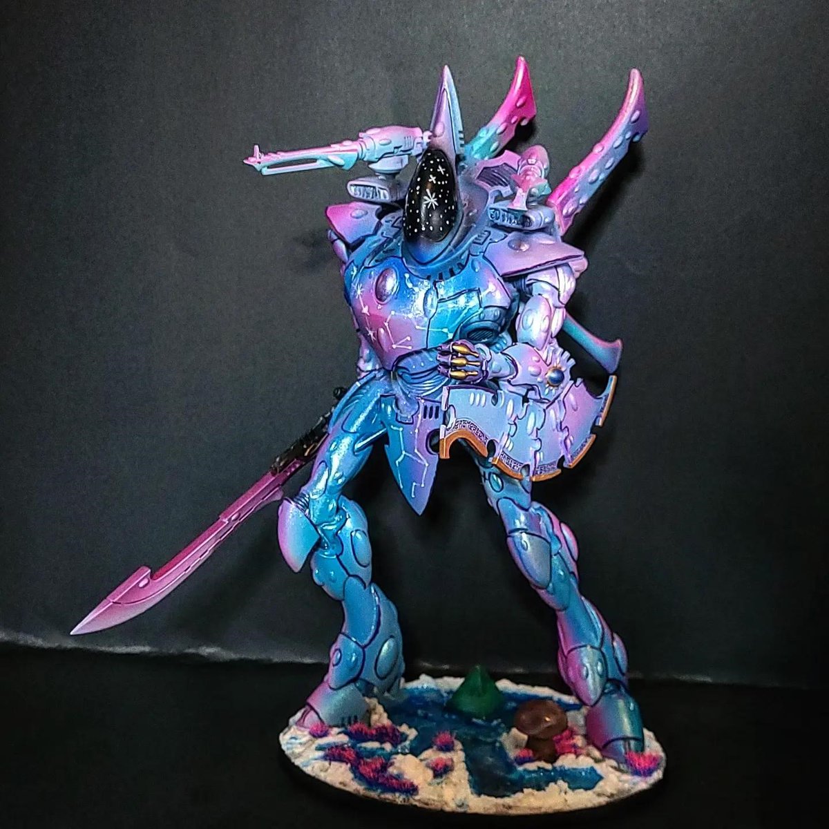 PaintMiniature's tweet image. Eldar Wraithknight is all wrapped up. So pleased with how this turned out. Constellations and all. [by Enter_Evolution]
  
 #gamesworkshop #paintingminis