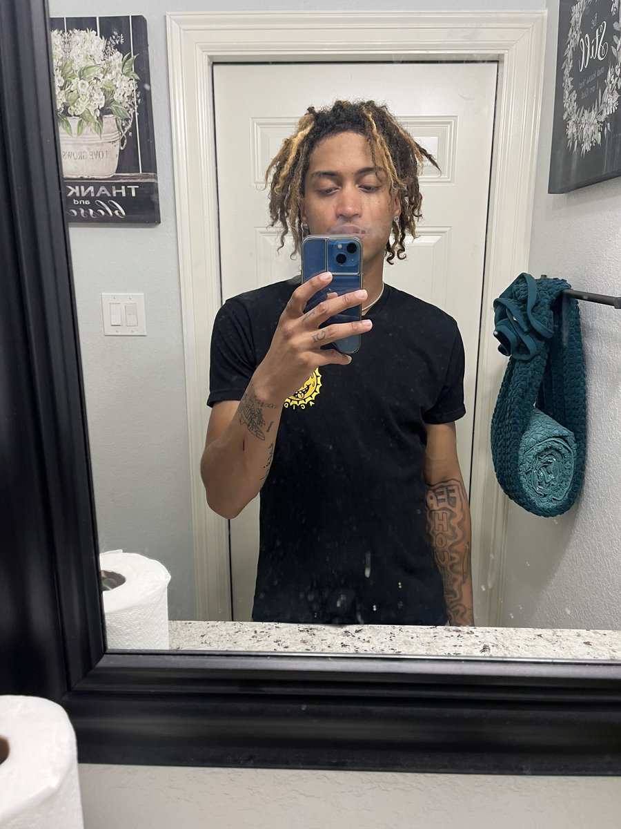 Luhhgelo's tweet photo. Ugly pics https://t.co/Cg0WupmTOe