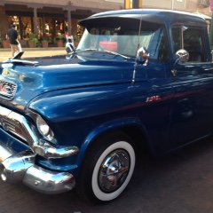 AutosTrucksRods's tweet photo. 1957 GMC 100 Half Ton. The 1957 GMC light duty trucks were second generation called  “Task Force” models. These replaced the “Advance Design” trucks..Photos, Specs, Styling, Engine, Model History.. https://t.co/lpMcTpqPCi https://t.co/kH5QGaHTk8