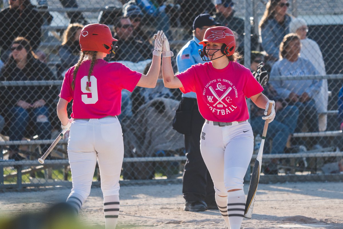 pinolaphoto's tweet photo. A late #4faves from the @TeamWLSoftball win over CC tonight. https://t.co/49x6Mvvn5S